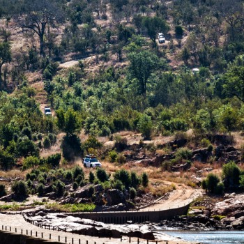 Zigzagging down from Chipinda Pools to the  bridge