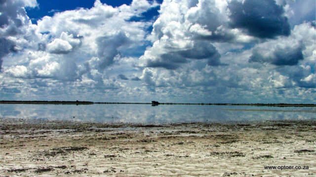 Cloud reflection on Kudiakam Pan